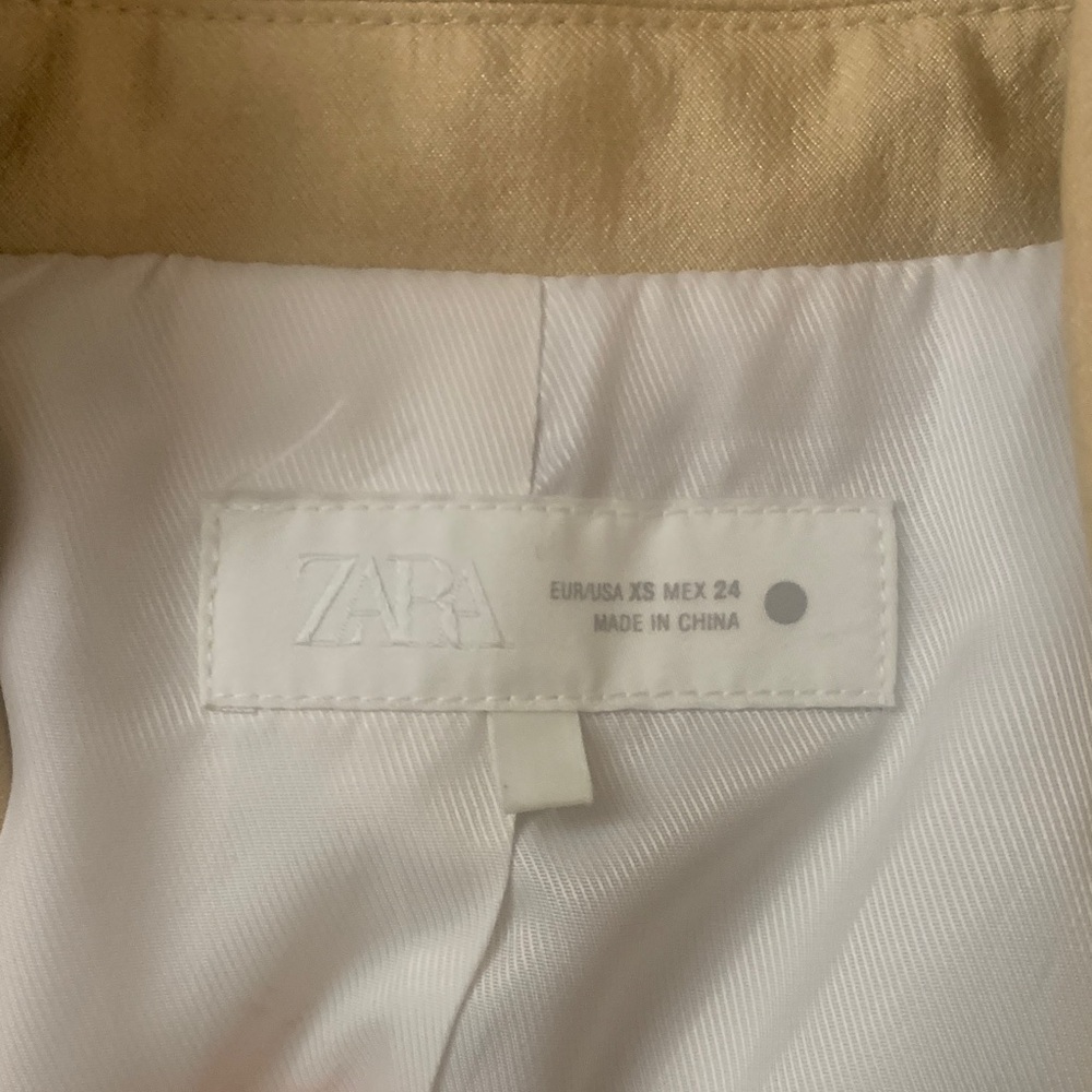 Blogger’s Favorite Zara Gold Women's Blazer with nipped waist - Picture 4 of 6